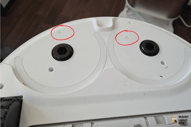 The water nozzles of the Dreame L10s Ultra can be seen up close.